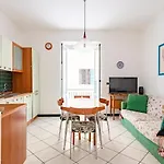 Lejlighed Joivy Cosy Flat With Parking In