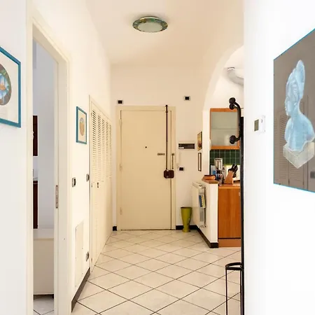 Joivy Cosy Flat With Parking In *