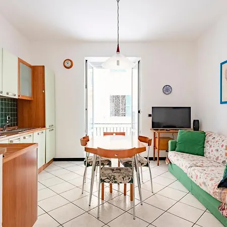 Apartamento Joivy Cosy Flat With Parking In