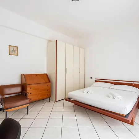 Joivy Cosy Flat With Parking In *