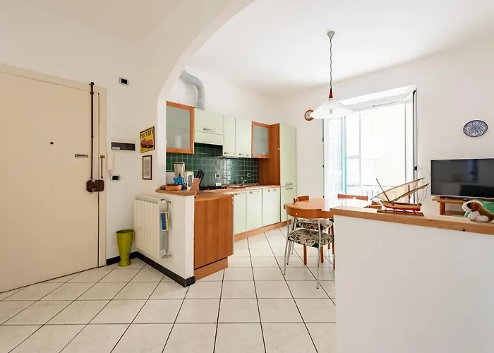 アパート Joivy Cosy Flat With Parking In キアーヴァリ