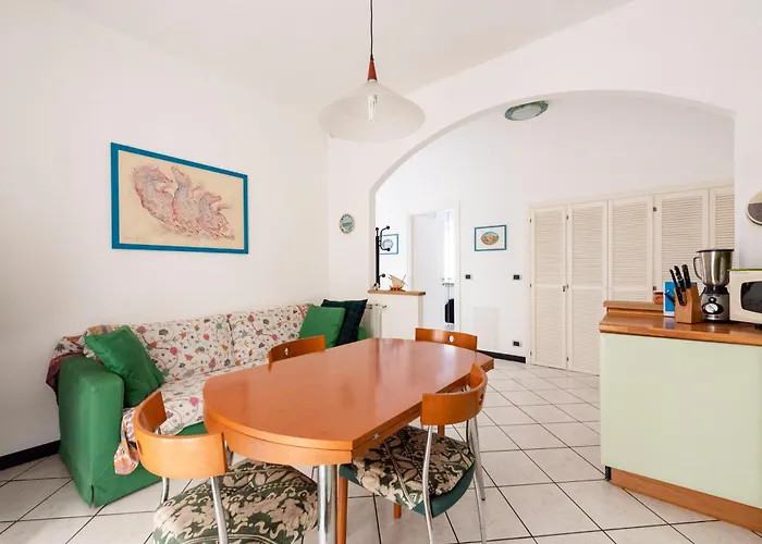 アパート Joivy Cosy Flat With Parking In キアーヴァリ
