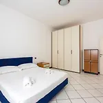 Apartmán Joivy Cosy Flat With Parking In