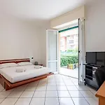 Joivy Cosy Flat With Parking In